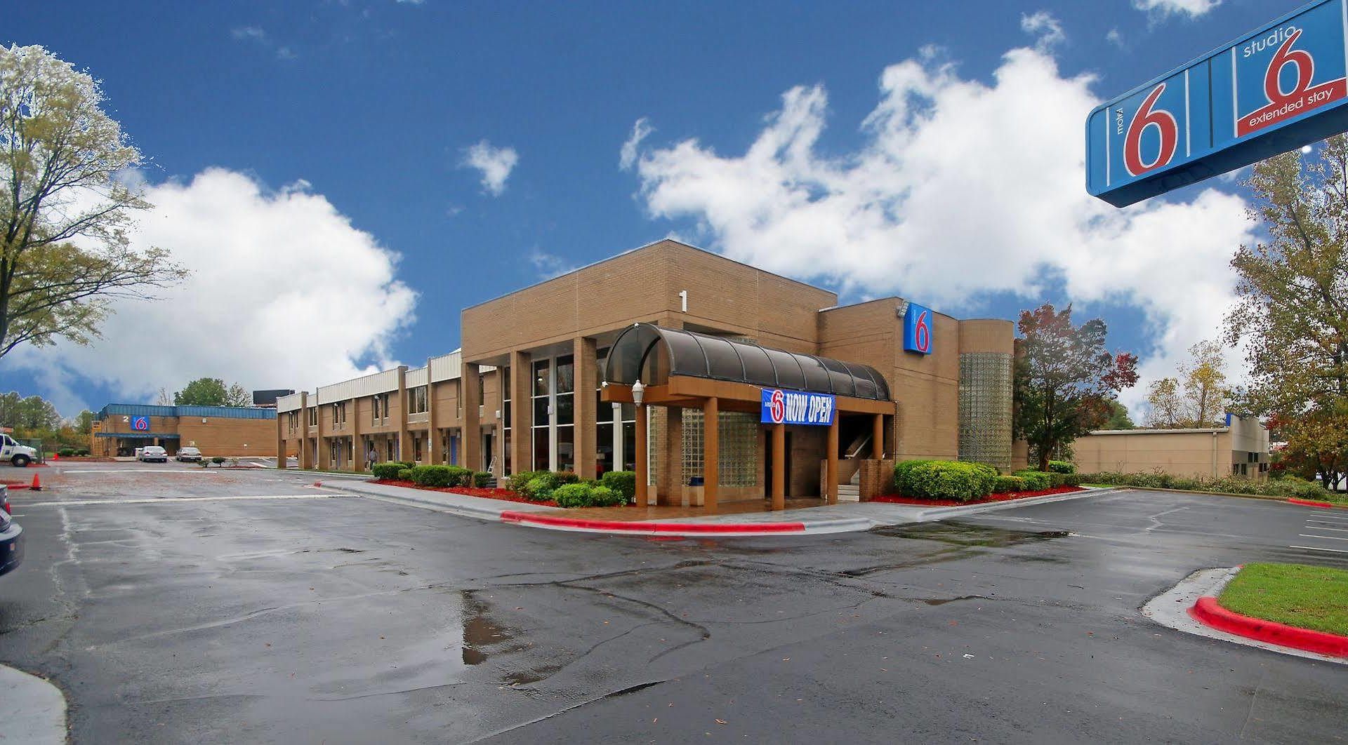 Econo Airport Near Billy Graham Parkway Hotel