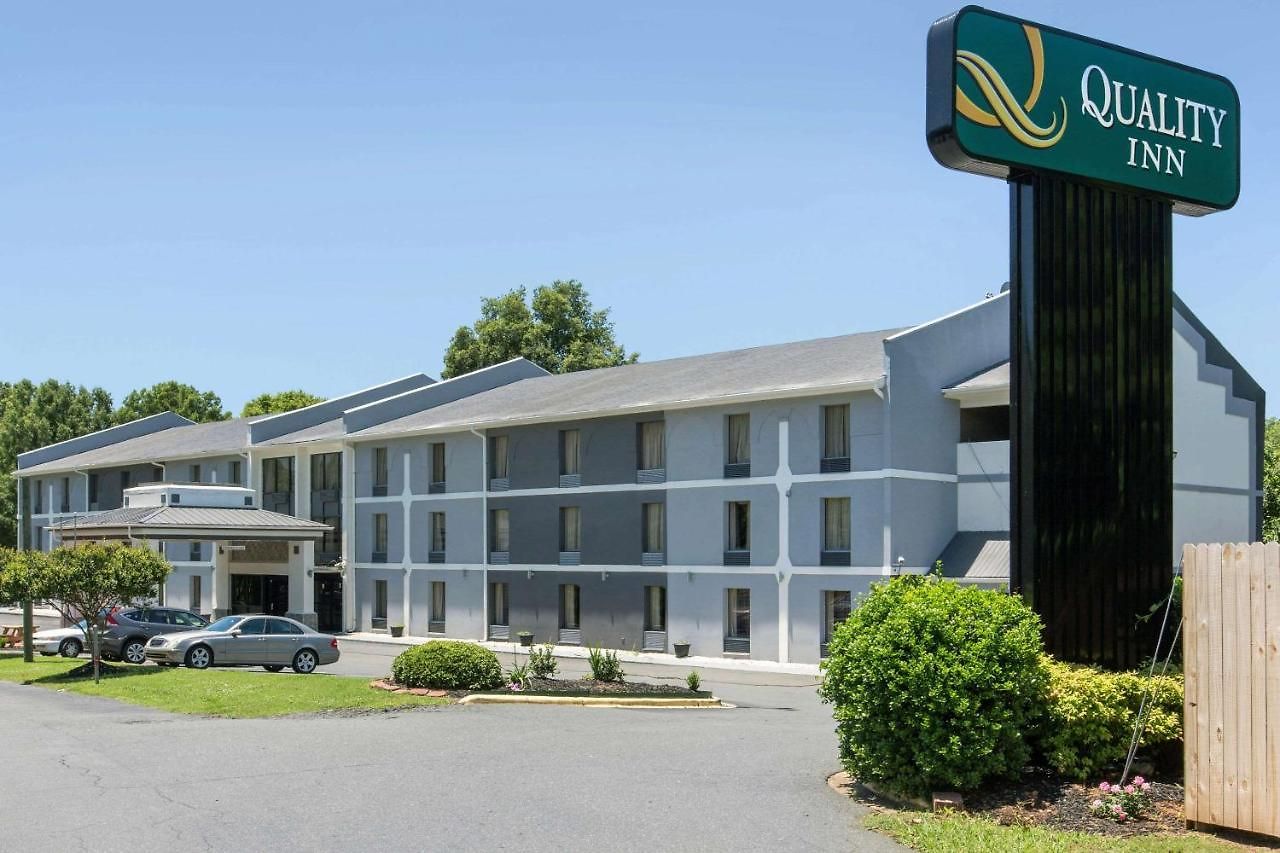 Quality Airport-near Uptown 2*
