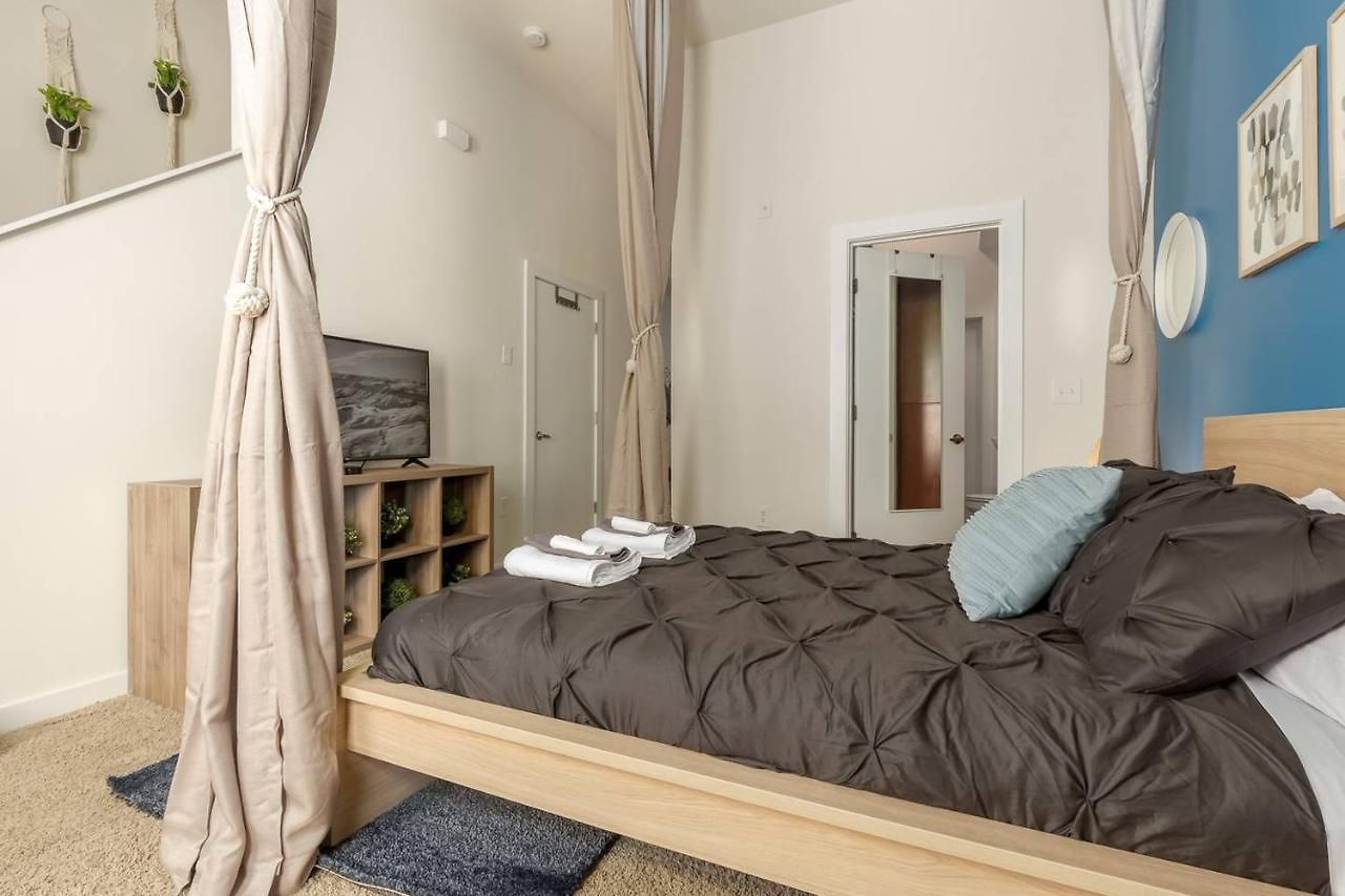 Trifecta Spacious & Beautiful Wifi Superhost Apartment *