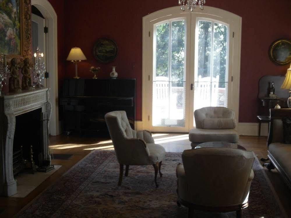 The Vanlandingham Estate Hotel