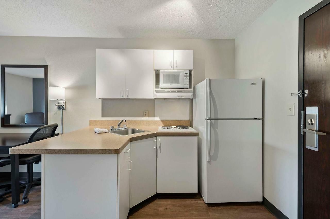 Extended Stay America Select Suites - Charlotte - University Place Hotel 2*