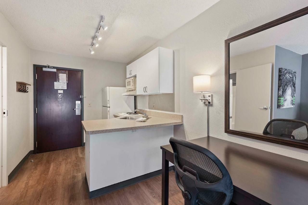 Hotel Extended Stay America Select Suites - Charlotte - University Place 2*