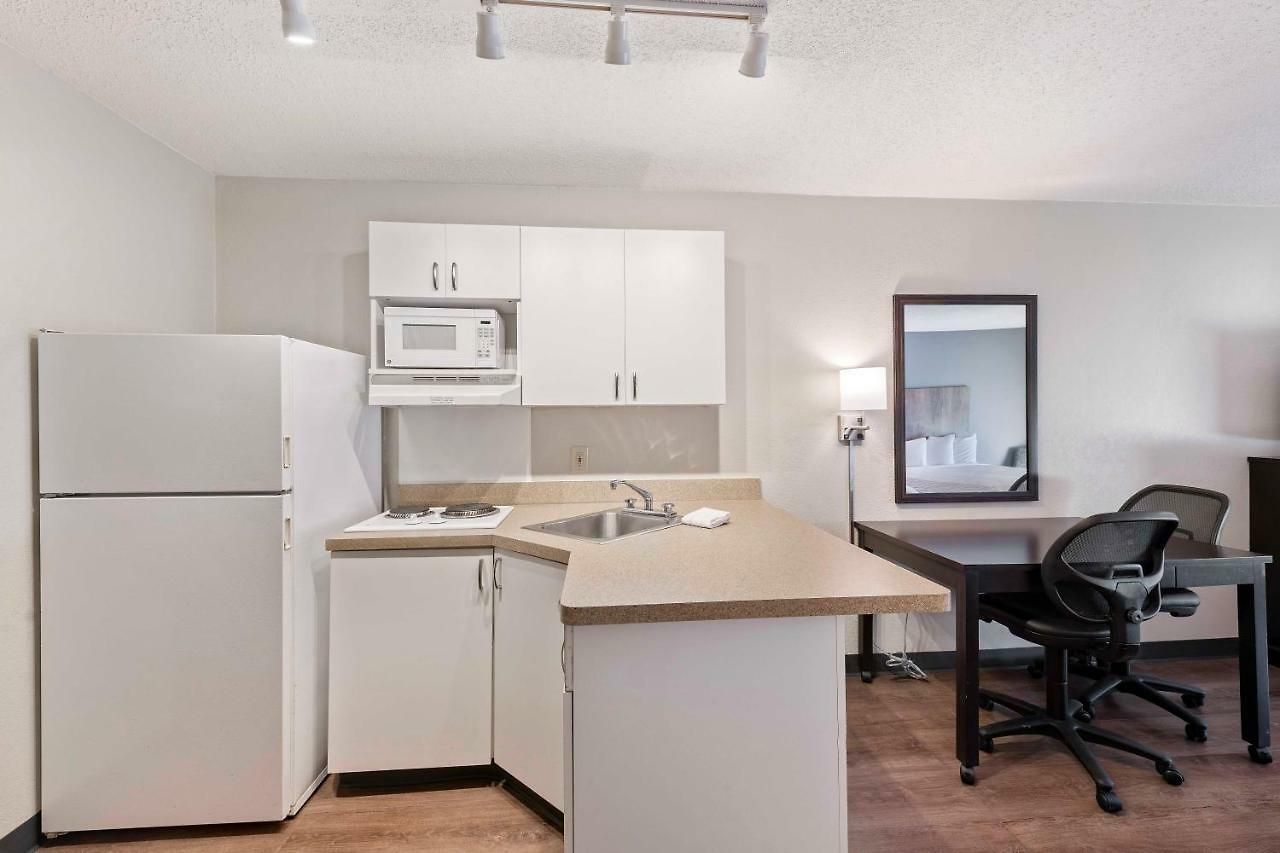 Extended Stay America Select Suites - Charlotte - University Place Hotel 2*