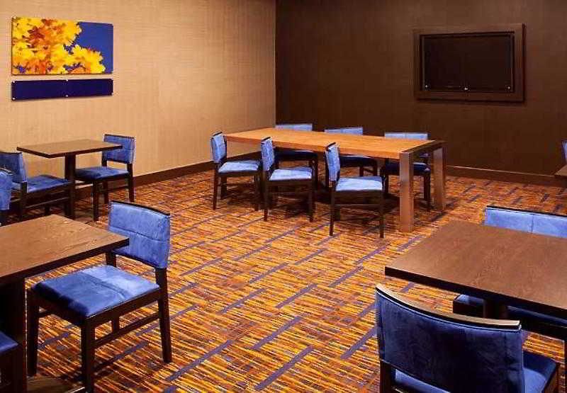 Hotel Courtyard By Marriott Airport Loso 3*