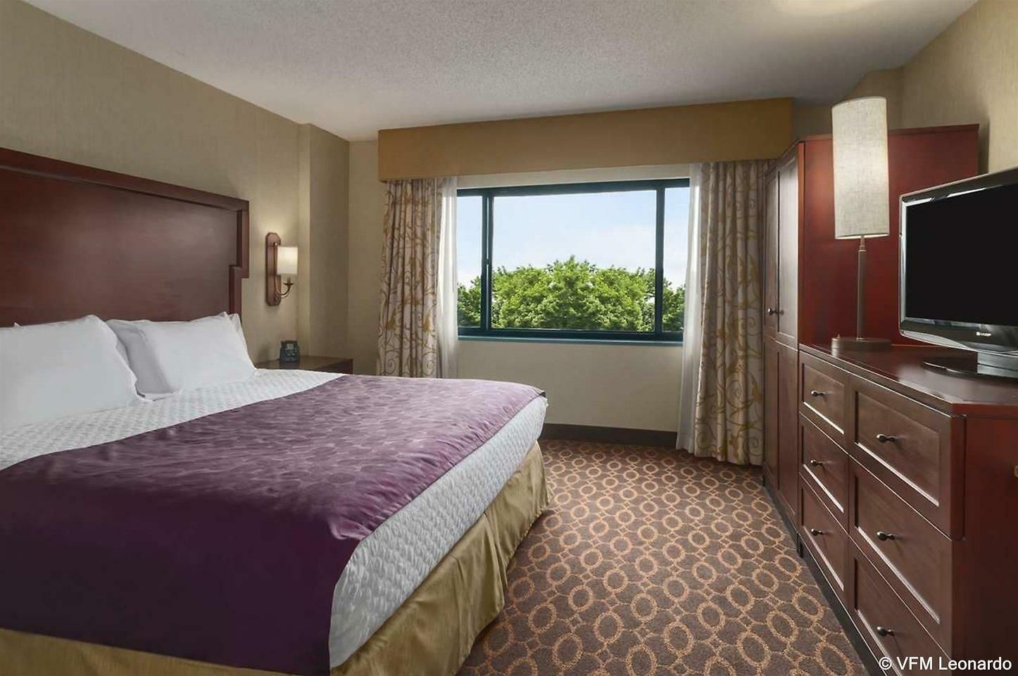 Embassy Hotel 3*