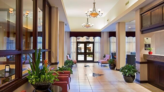 Doubletree By Hilton Airport Hotel 4*
