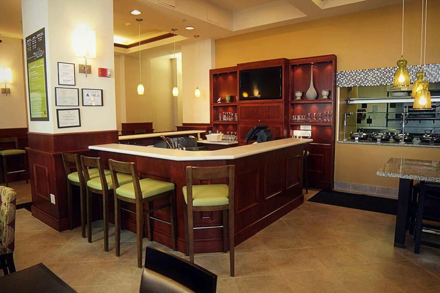 Courtyard Center 3*