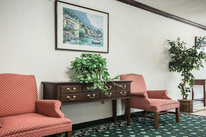 Quality Airport-near Uptown 2*