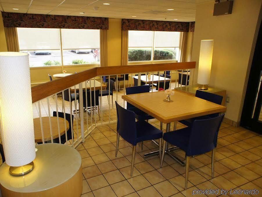 Spark By Hilton Airport North Charlotte