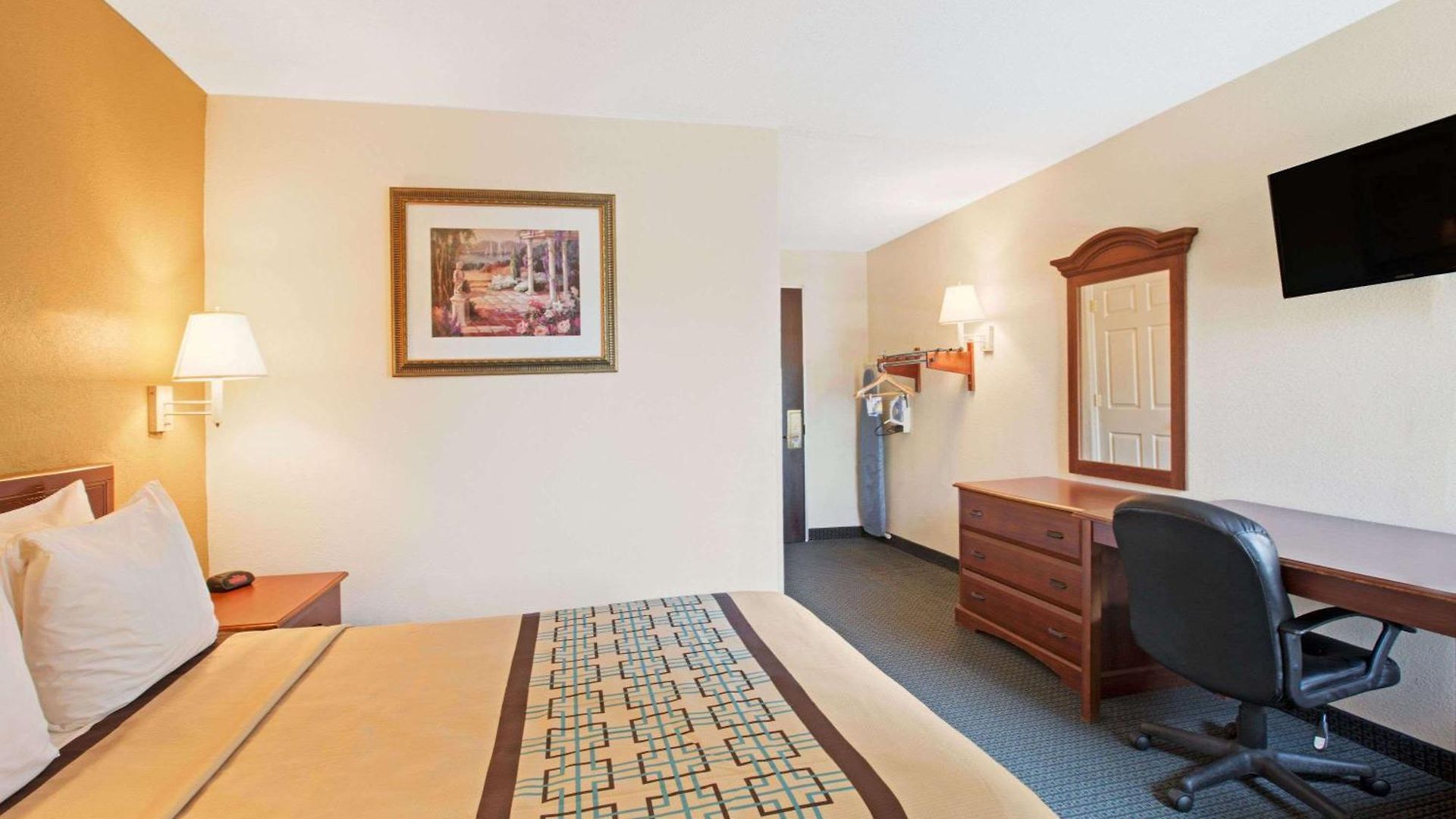 Days By Wyndham Charlotte/woodlawn Near Carowinds 2*