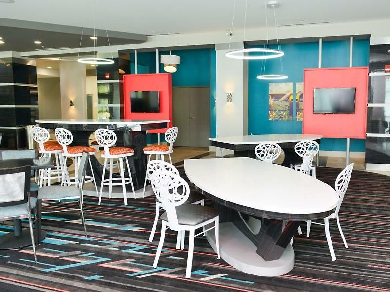 Express & - Airport By Ihg 3*