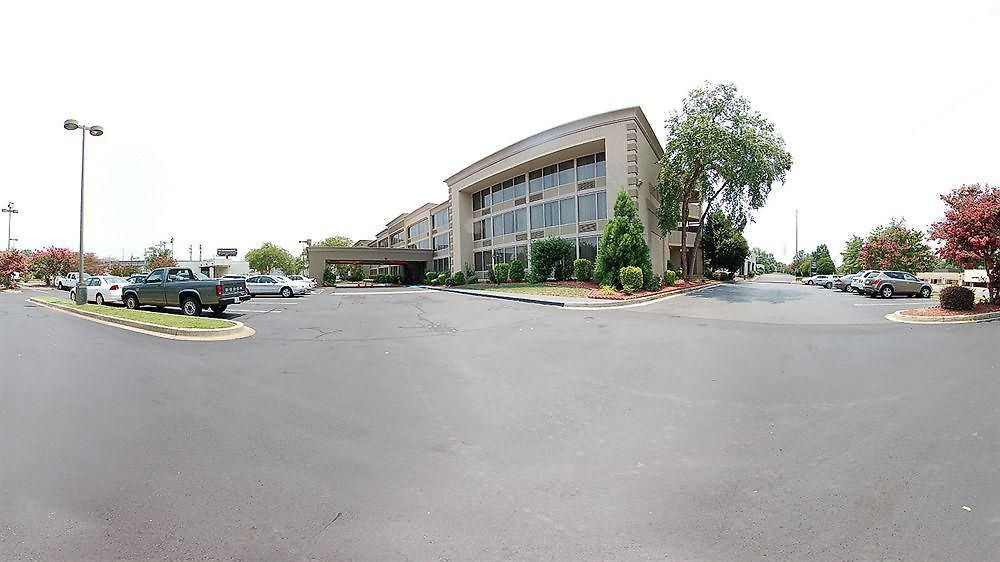 Hotel Express By Marriott South End 3*