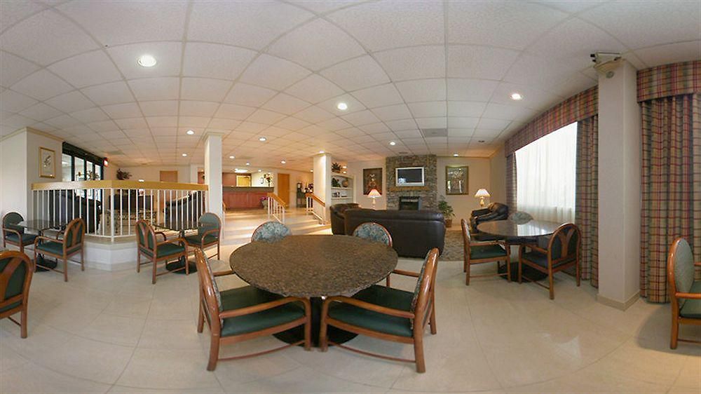 Wyndham Garden Airport Southeast 3*