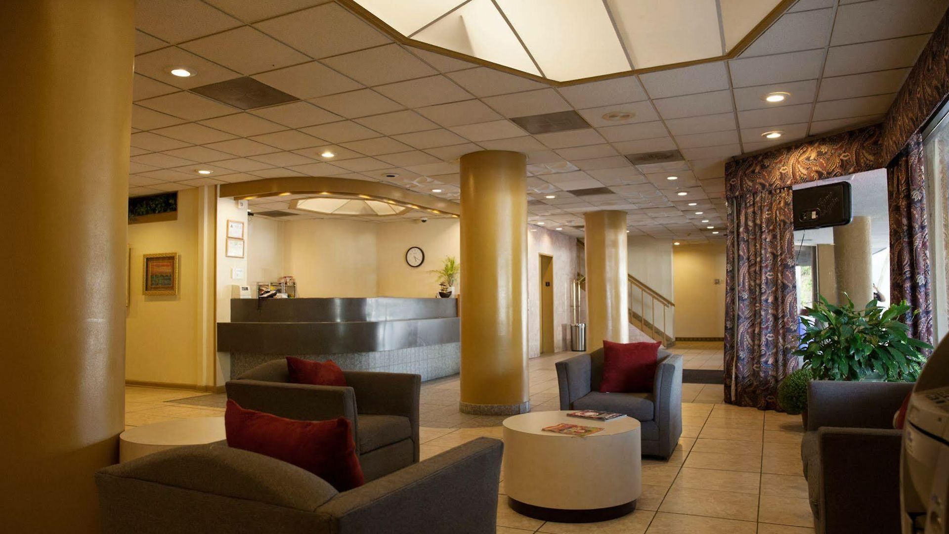 Golden By Oyo Hotel Charlotte