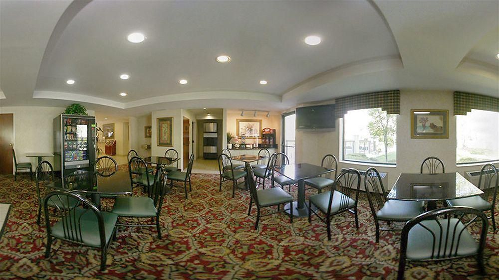 Sleep Airport - Billy Graham Parkway 3*