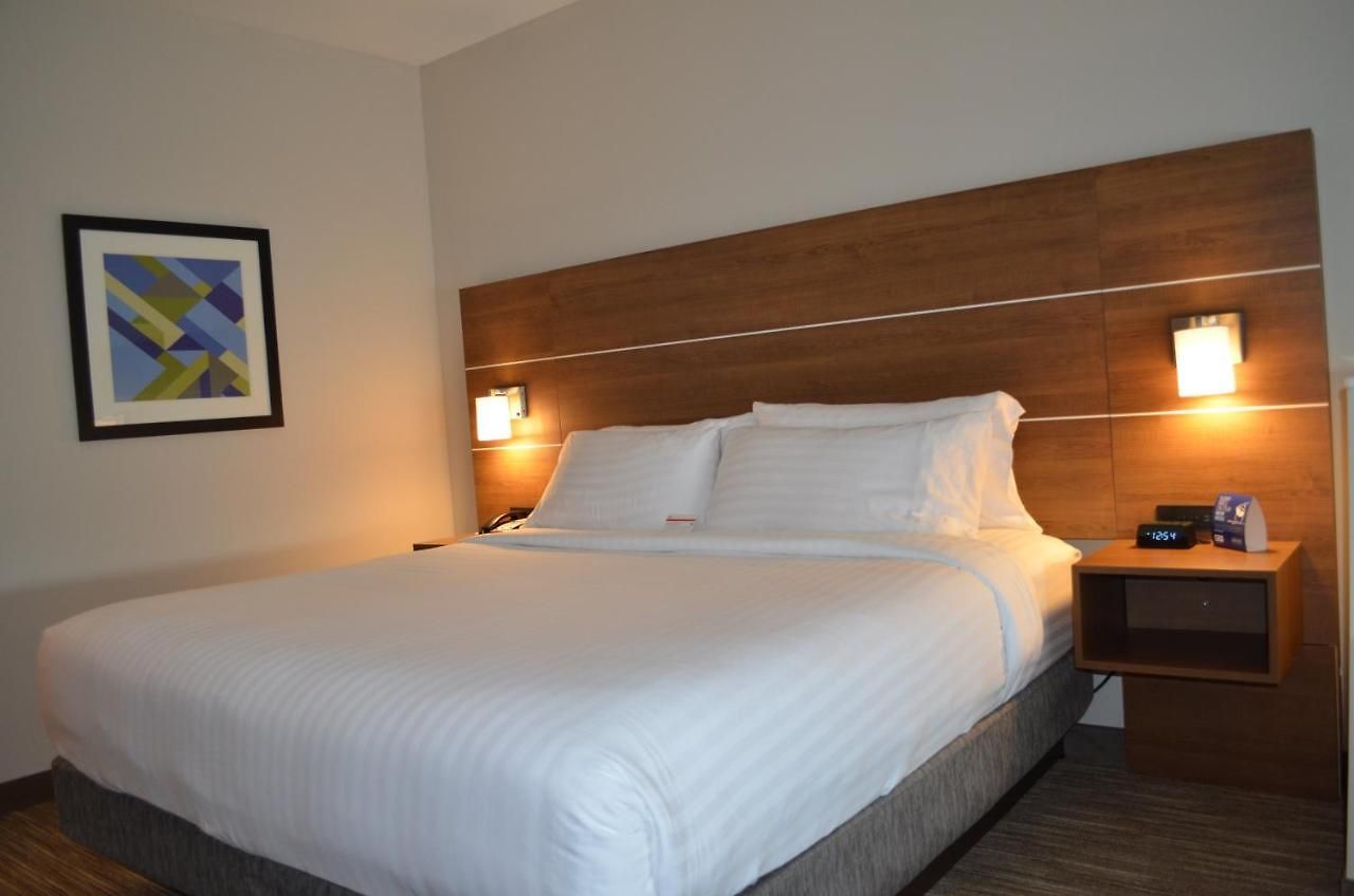 Express & - Ne - Area By Ihg Hotel