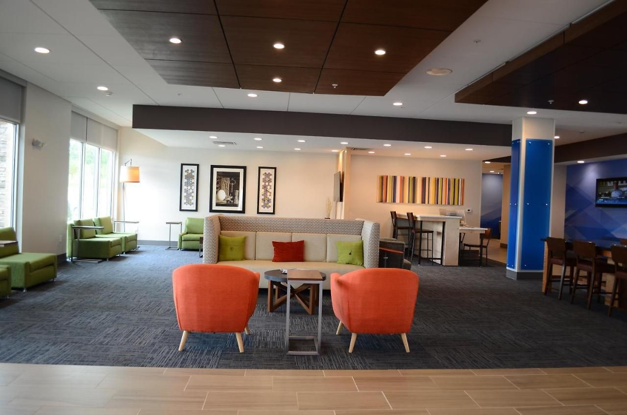 Express & - Ne - Area By Ihg Hotel