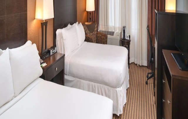 Doubletree By Hilton Center Hotel