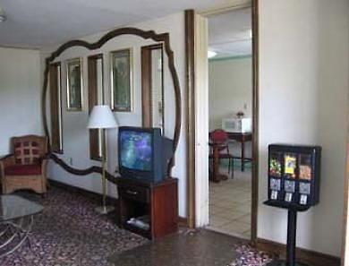 Econo Airport Area Lodge *