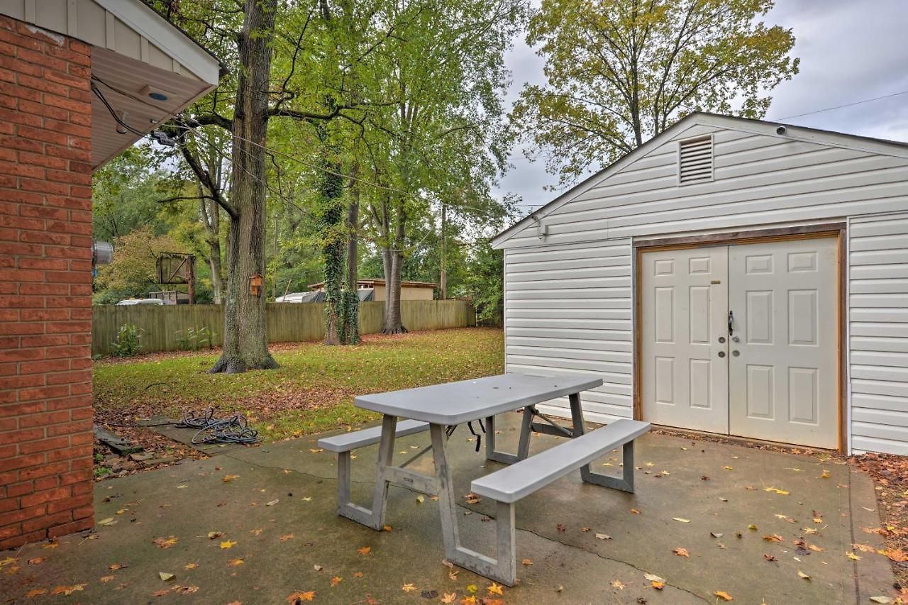6 Mi To Downtown Charlotte! Charming Home W/ Patio *
