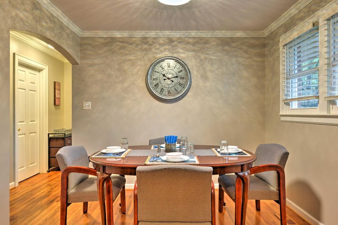 6 Mi To Downtown Charlotte! Charming Home W/ Patio Holiday home *