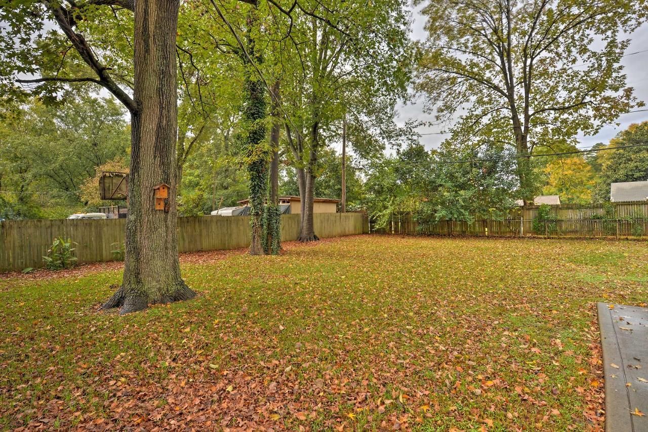 Holiday home 6 Mi To Downtown Charlotte! Charming Home W/ Patio *