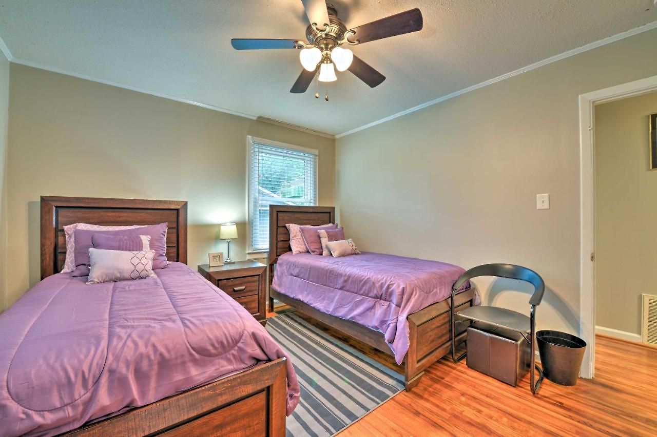 6 Mi To Downtown Charlotte! Charming Home W/ Patio