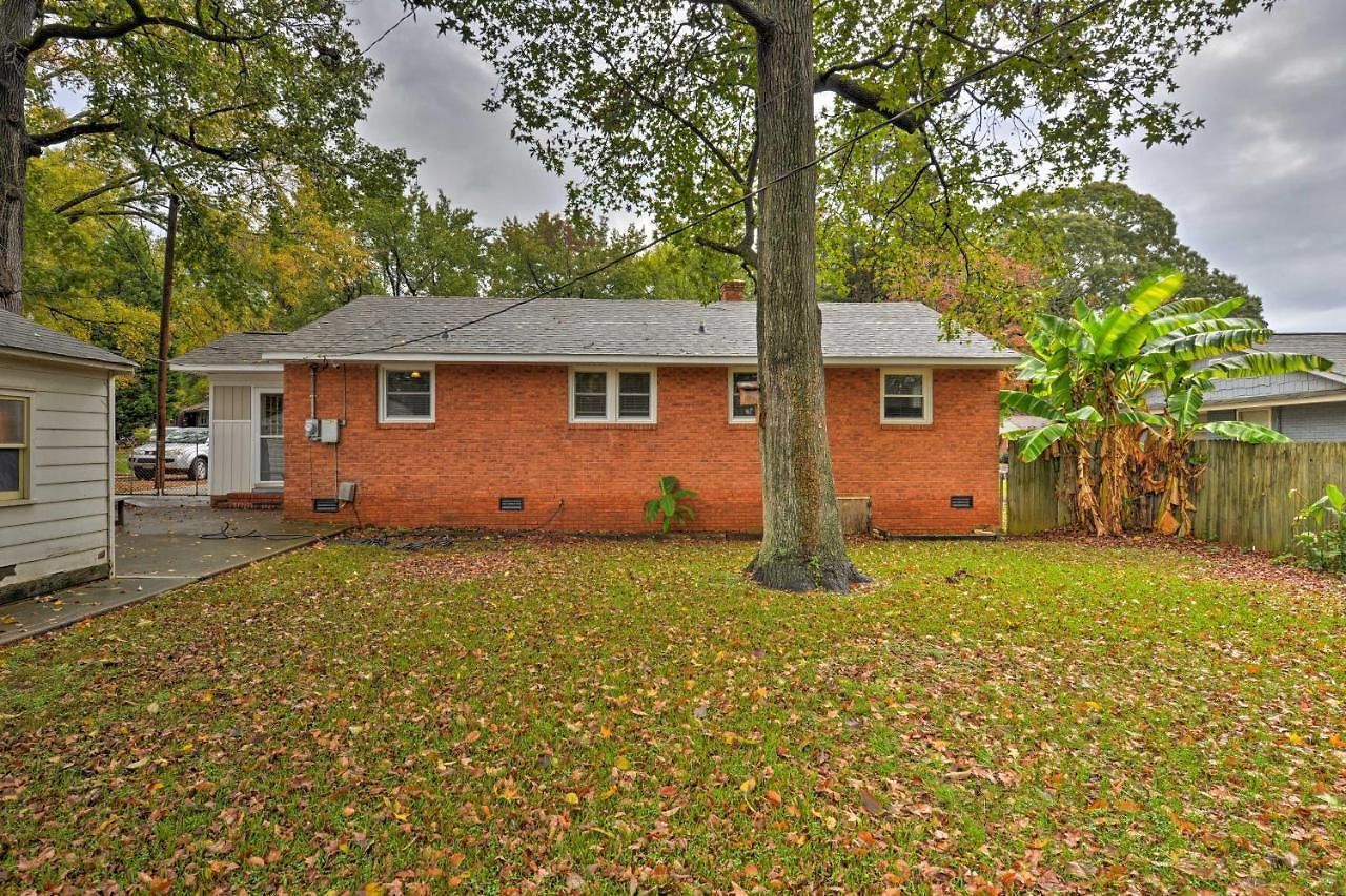 6 Mi To Downtown Charlotte! Charming Home W/ Patio Holiday home