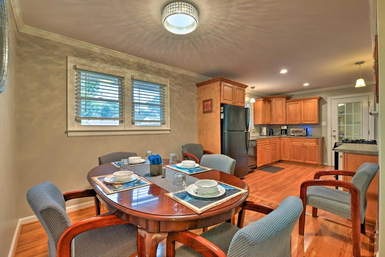 6 Mi To Downtown Charlotte! Charming Home W/ Patio Holiday home