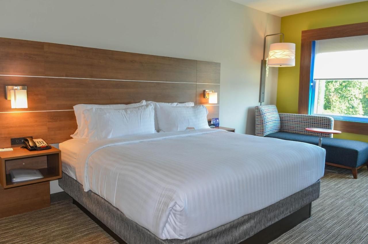 Hotel Express & - Ne - Area By Ihg Charlotte
