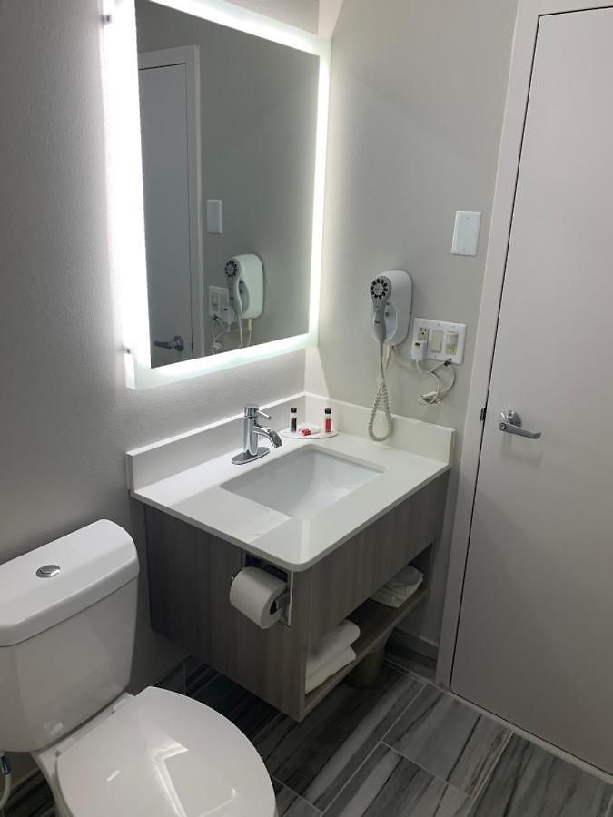 Microtel By Wyndham Airport Hotel 3*