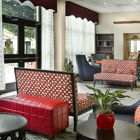 Doubletree By Hilton Airport