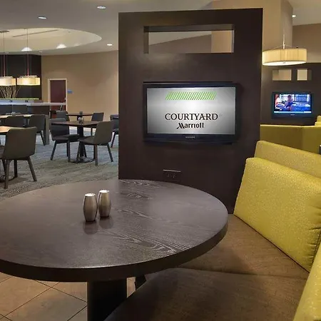 Courtyard Center Hotel