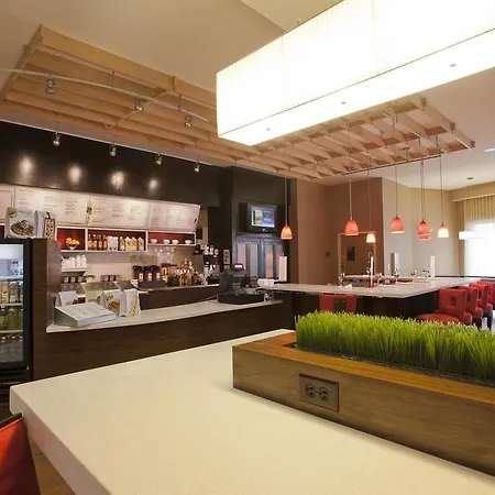 Hotel Courtyard Airport North 3*