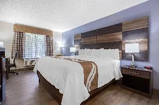 Quality Airport-near Uptown 3*