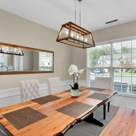 Spectacular 5br-family With Pool & Amenities Holiday home Charlotte