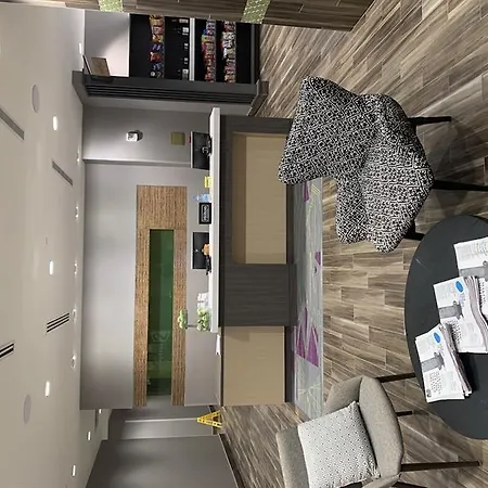 Home2 By Hilton Uptown 3*