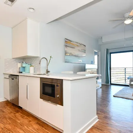 {cloud 9} Luxury 2 Bedroom In Uptown *