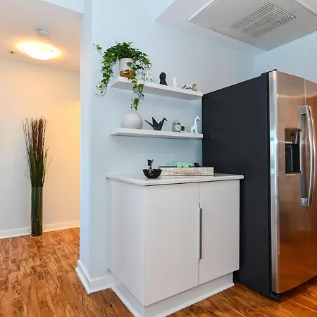 {cloud 9} Luxury 2 Bedroom In Uptown Apartment *
