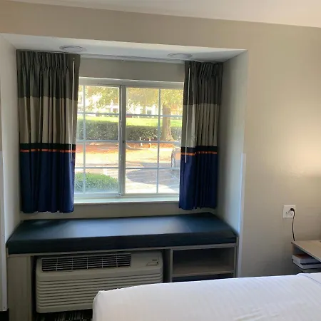 Hotel Microtel By Wyndham Airport 3*