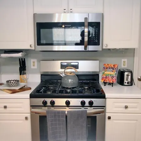 2br Uptown Park View With Free Parking Aparthotel