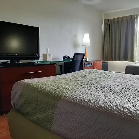 Econo Airport Near Billy Graham Parkway Hotel 2*