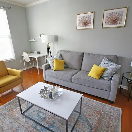 2br Uptown Park View With Free Parking Aparthotel
