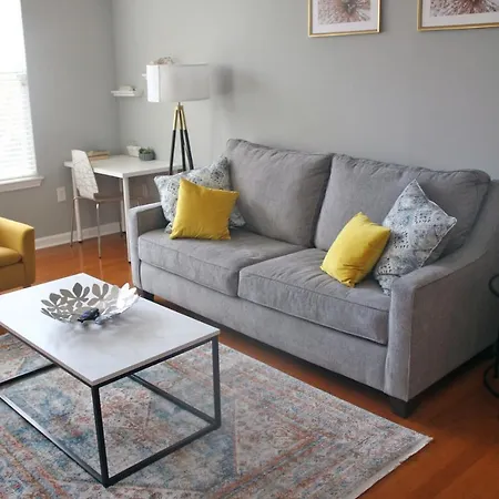 2br Uptown Park View With Free Parking