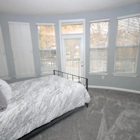 2br Uptown Park View With Free Parking Charlotte
