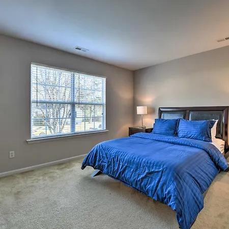 Holiday home Near Uncc! Family Retreat W/ Deck *