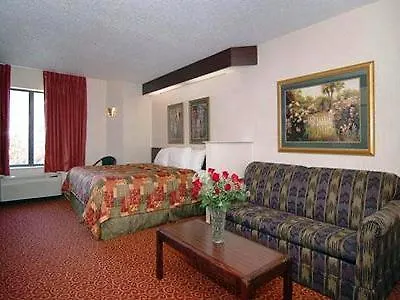 Hotel Sleep Airport - Billy Graham Parkway 3*