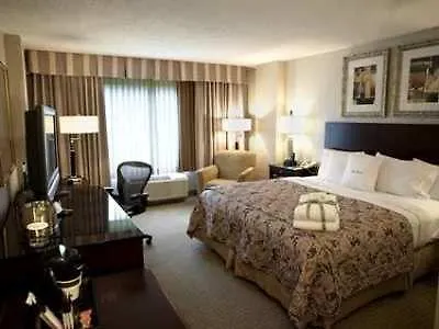 Doubletree By Hilton Airport Hotel