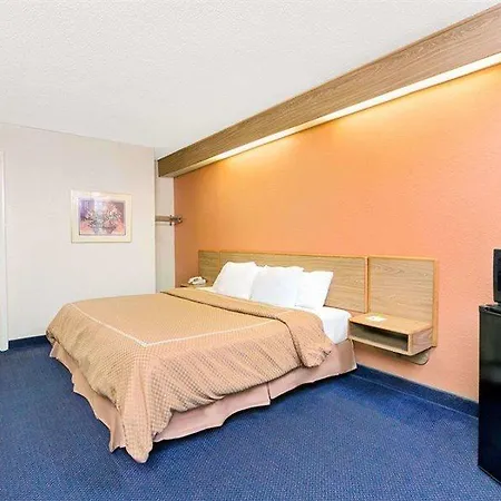 Motel Days By Wyndham Northlake