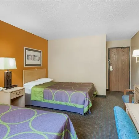 Hotel Super 8 By Wyndham Charlotte/amusement Park Area